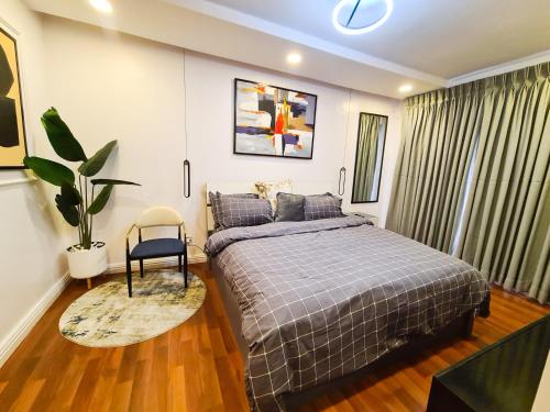 a bedroom with a bed and a potted plant at Smart Nest Apartment, Lekki Phase 1 in Lagos