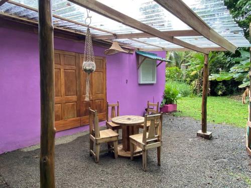Κήπος έξω από το Casa Lavanda in tropical jungle garden