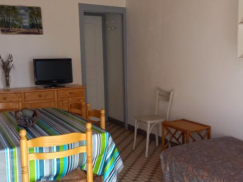 Photo de la galerie de l'établissement Maison T3 près mer, 2 chambres, 300m plage - FR-1-540-201, à Notre-Dame-de-Monts