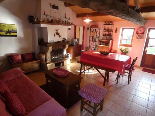 Fotografia z galérie ubytovania Maison Vendéenne, Plage à 700m, Grand Jardin, Animaux Admis, Idéale Famille/Friends - 4 Pers. - FR-1-540-235 v destinácii Notre-Dame-de-Monts