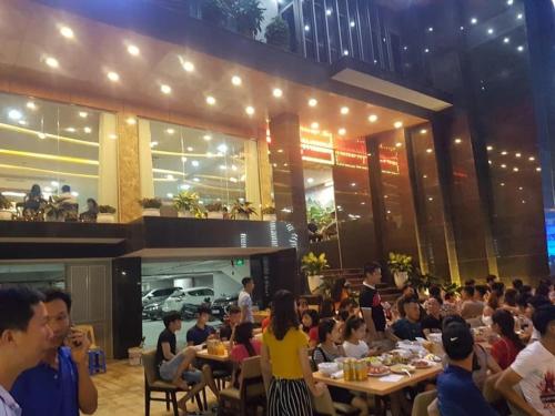 Restoran või mõni muu söögikoht majutusasutuses Hải Yến Hotel