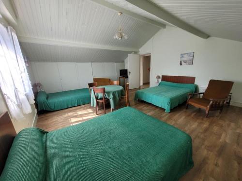 Photo de la galerie de l'établissement Maison vacances 6 pers, WIFI, Animaux admis, Parking, proche plage - FR-1-540-251, à Notre-Dame-de-Monts