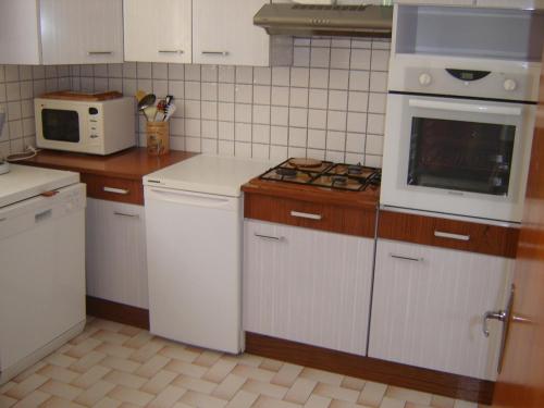 Photo de la galerie de l'établissement Maison spacieuse 3 chambres, jardin clos, WIFI, animaux admis, près plage, Notre-Dame-de-Monts - FR-1-540-256, à Notre-Dame-de-Monts