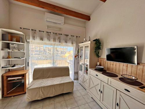 Photo de la galerie de l'établissement Appartement Climatisé Proche Plage pour 4 pers. avec Terrasse et Parking Privé - FR-1-387-194, à Marseillan