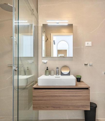 Modern Mediterranean Luxury Apartment