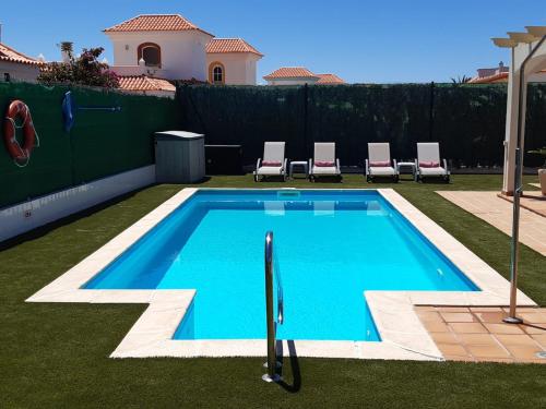 Villa Dwarika, Home Away From Home - Private heated pool and Jacuzzi
