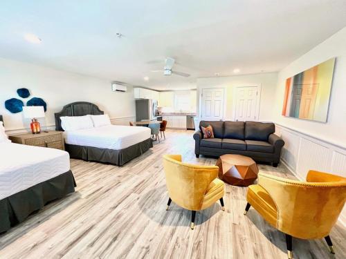 a hotel room with two beds and a couch at Saltwater 202 2nd Floor Low Tide in Surf City