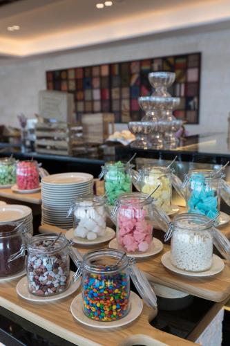 Comida en o cerca de este resort