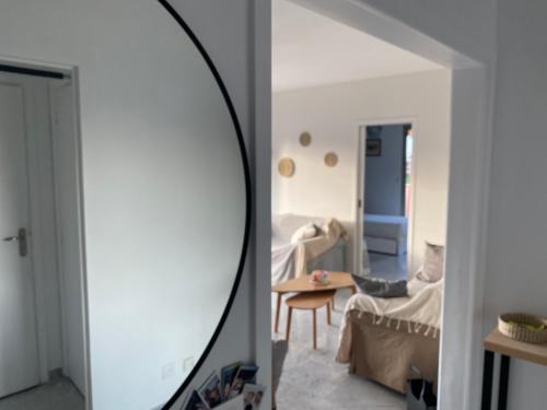 Photo de la galerie de l'établissement Appartement Juan-Les-Pins, 4 pieces, 80m2, Residence Luxe Piscine Tennis, à Antibes