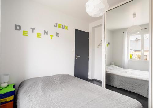 Photo de la galerie de l'établissement Maison au calme avec piscine , proche mer et ville, à Mordelles