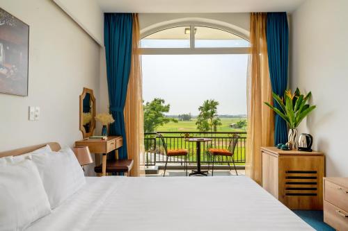 Кровать или кровати в номере Sam Retreat Hoi An Villa - Peaceful Rice-Field Retreat, 10 Minutes to Hoi An Old Town