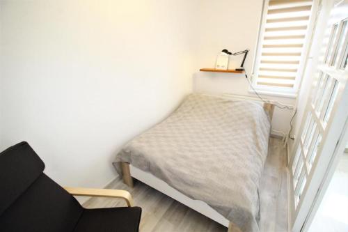 Rest House Apartman tesisinde bir odada yatak veya yataklar