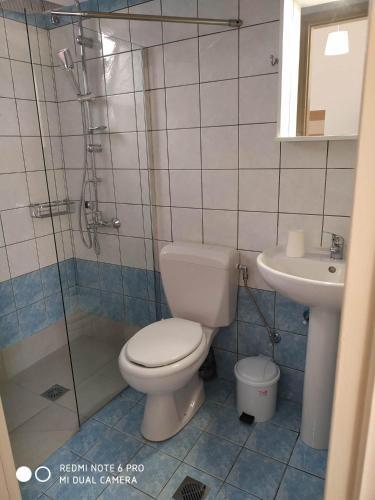 a bathroom with a toilet and a sink at Apartments Onar in Argostoli