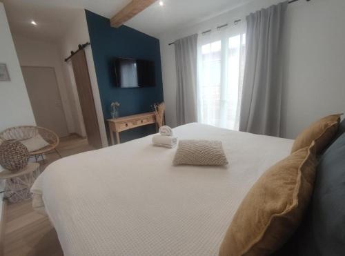 a bedroom with a bed with two towels on it at Chambres Isula Bella in Figari