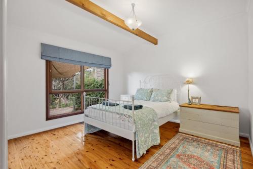 a bedroom with a bed and a window at Scribbly Gum in Leura