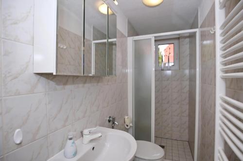 Et badeværelse på Ferienhaus Hinter-Bollhagen