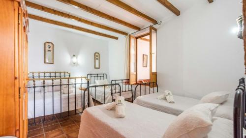 a bedroom with two beds in a room at Cortijo La Torca Fuente de Piedra by Ruralidays in Fuente de Piedra