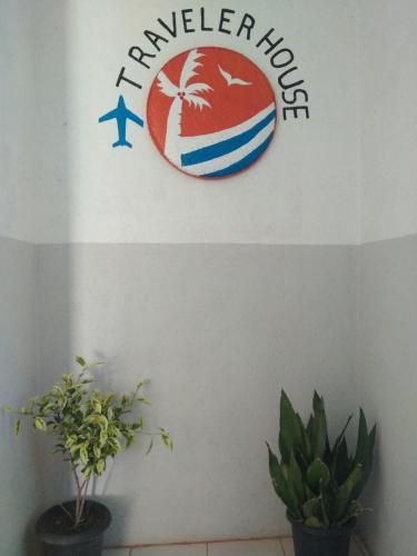 Πιστοποιητικό, βραβείο, πινακίδα ή έγγραφο που προβάλλεται στο Traveler House