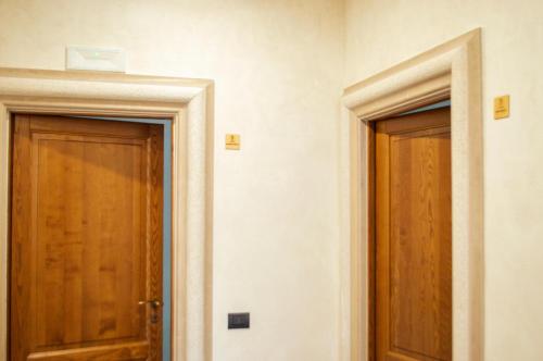 two doors in a room next to each other at Palazzo Iaquinta - Rooms, Restaurant & Wellness in Cicerale