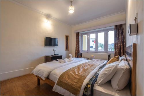 a bedroom with a large bed and a window at Hotel Ri ~ Rab Leh in Leh