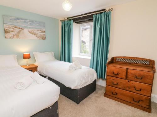 Säng eller sängar i ett rum på Egremont Cottage