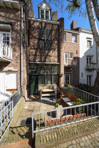 an old building with a bench in front of it at city Apartment "Op de Thermen" in Maastricht