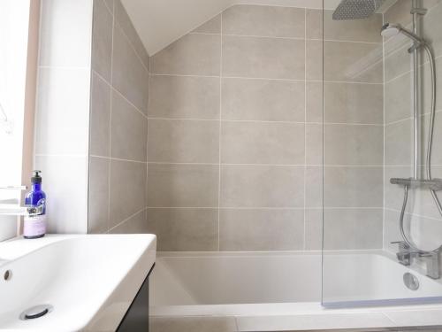 Koupelna v ubytování Conybeare Cottage