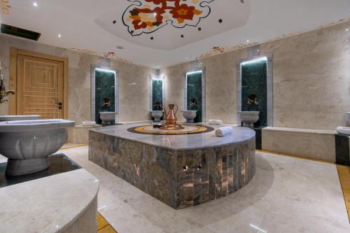 a bathroom with a fountain in the middle of a room at Naturelife Bungalows & SPA in Cıralı