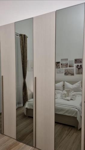 a mirror in a room with a bed and a bedroom at Il civico storico in Brindisi