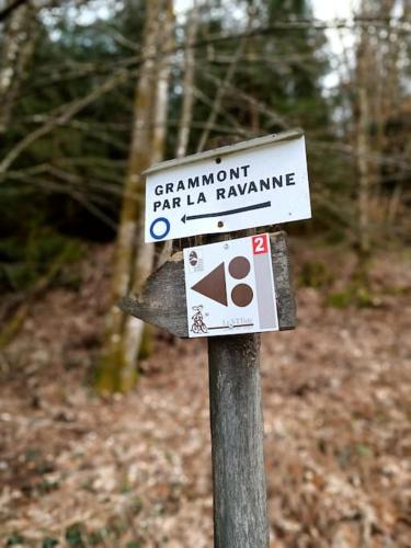 Certificado, premio, señal o documento que está expuesto en Gîte de la Ravanne
