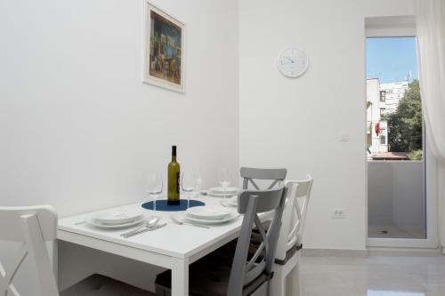 L&S Superior Apartment with Balcony near Old Town and Bačvice Beach