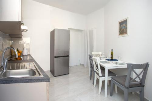 L&S Superior Apartment with Balcony near Old Town and Bačvice Beach