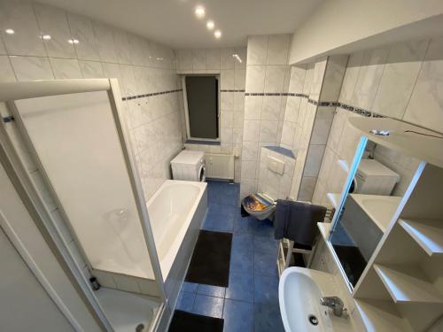 Ένα μπάνιο στο Waren Appartements
