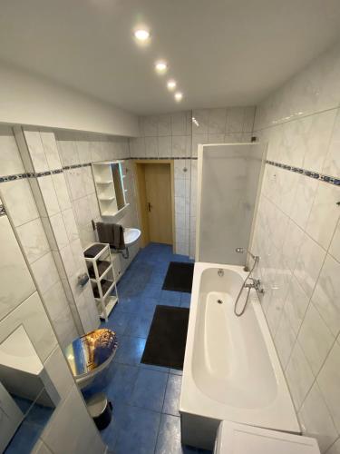 Ένα μπάνιο στο Waren Appartements