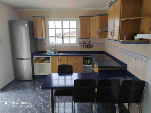 Kuchyňa alebo kuchynka v ubytovaní CLAUDIA Puertito de Adeje - 2 bedrooms, 70mq, on the beach