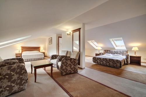 Кровать или кровати в номере Hotel Prezydent Krynica Zdrój