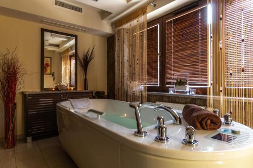 Ванная комната в Hotel Prezydent Krynica Zdrój