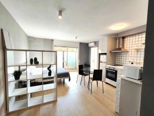 Kuchyň nebo kuchyňský kout v ubytování Mazi Apartments Suite