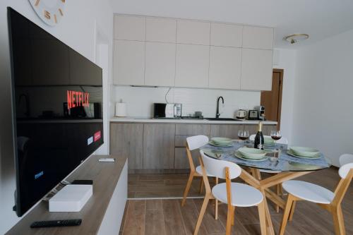 a kitchen and dining room with a table and chairs at Terra Apartments in Vrnjačka Banja