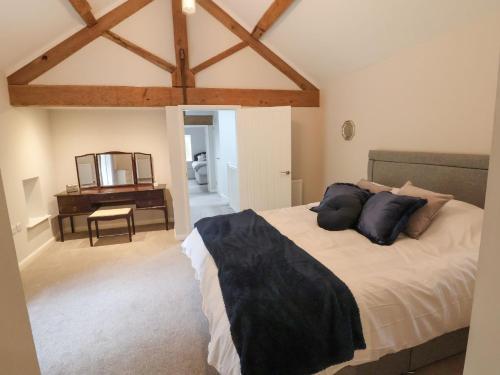 A bed or beds in a room at Nant Coed Barn