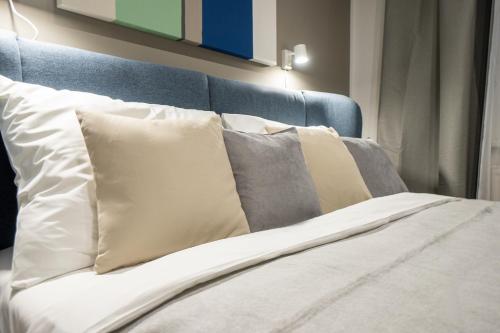 Bright & Airy Apartment with Balcony near City Center