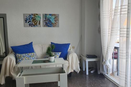 Χώρος καθιστικού στο Fully-equipped, ideal beach-front apartment