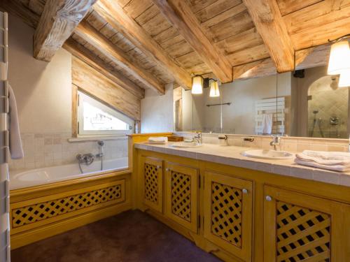 Appartement de standing avec cheminée, 4 chambres, garage et WIFI, Val-d'Isère