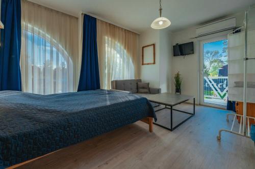 Posteľ alebo postele v izbe v ubytovaní Caesar Apartments & Rooms