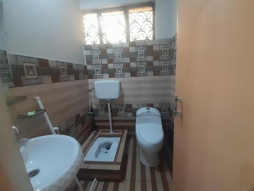 Un baño de Hotel Royal Rose