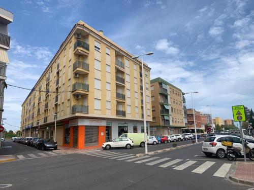 Fotografie z fotogalerie ubytování Alquilo hermoso apartamento en la paradisiaca Oropesa del Mar, 2habitaciones, 1 baño, cocina, salón, aire acondicionado y balcón a 400 metros de la playa Morro de Gos, muy cerca de supermercados, comercios y bares v destinaci Oropesa del Mar