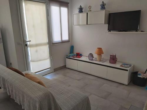 Μια τηλεόραση ή/και κέντρο ψυχαγωγίας στο apartamento los gemelos