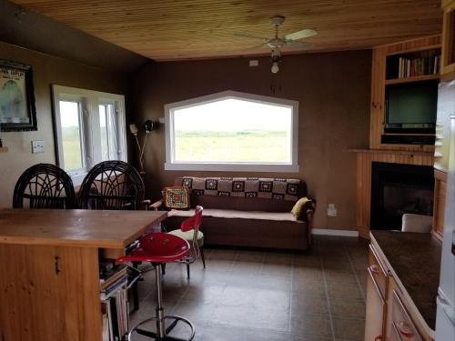 the Small Brown Cottage – Photos 4