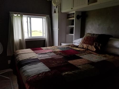 the Small Brown Cottage – Photos 5