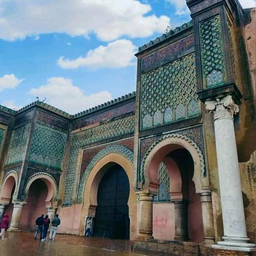 a building with two people standing in front of it at Appartement Hamria Meknes BT in Meknès
